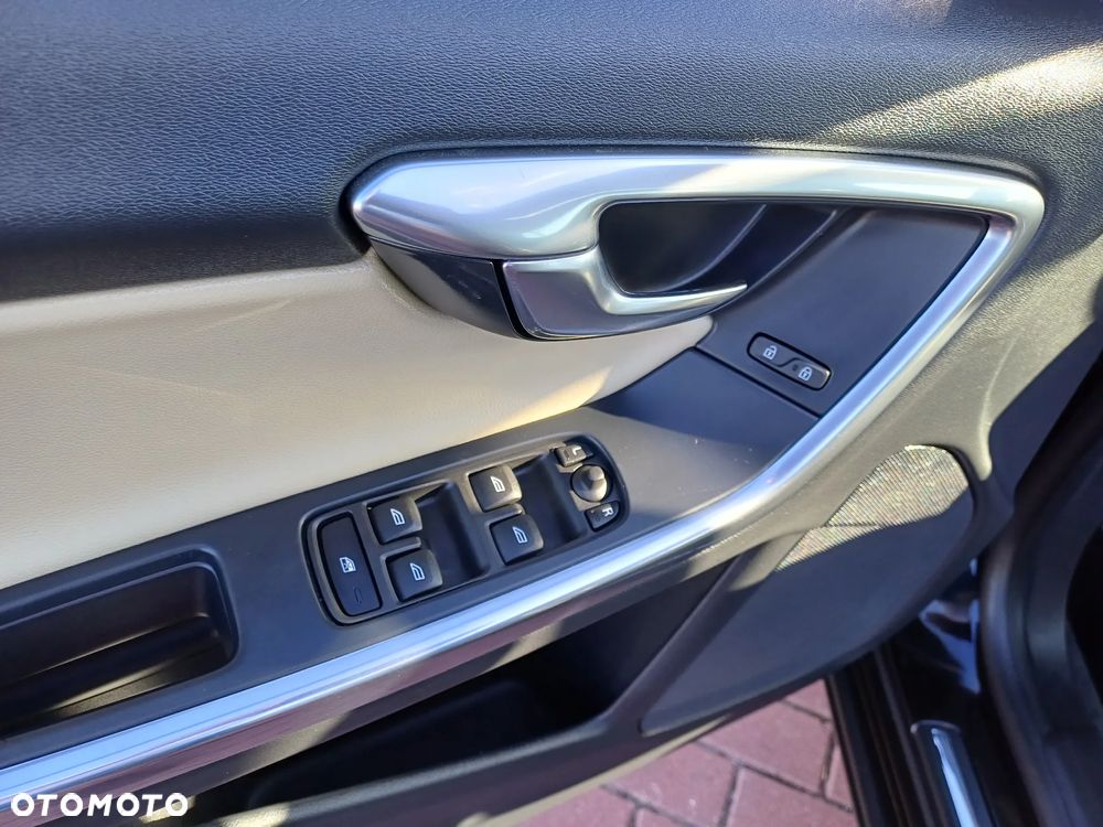Volvo V60 T5 Drive-E Dynamic Edition (Momentum) - 12