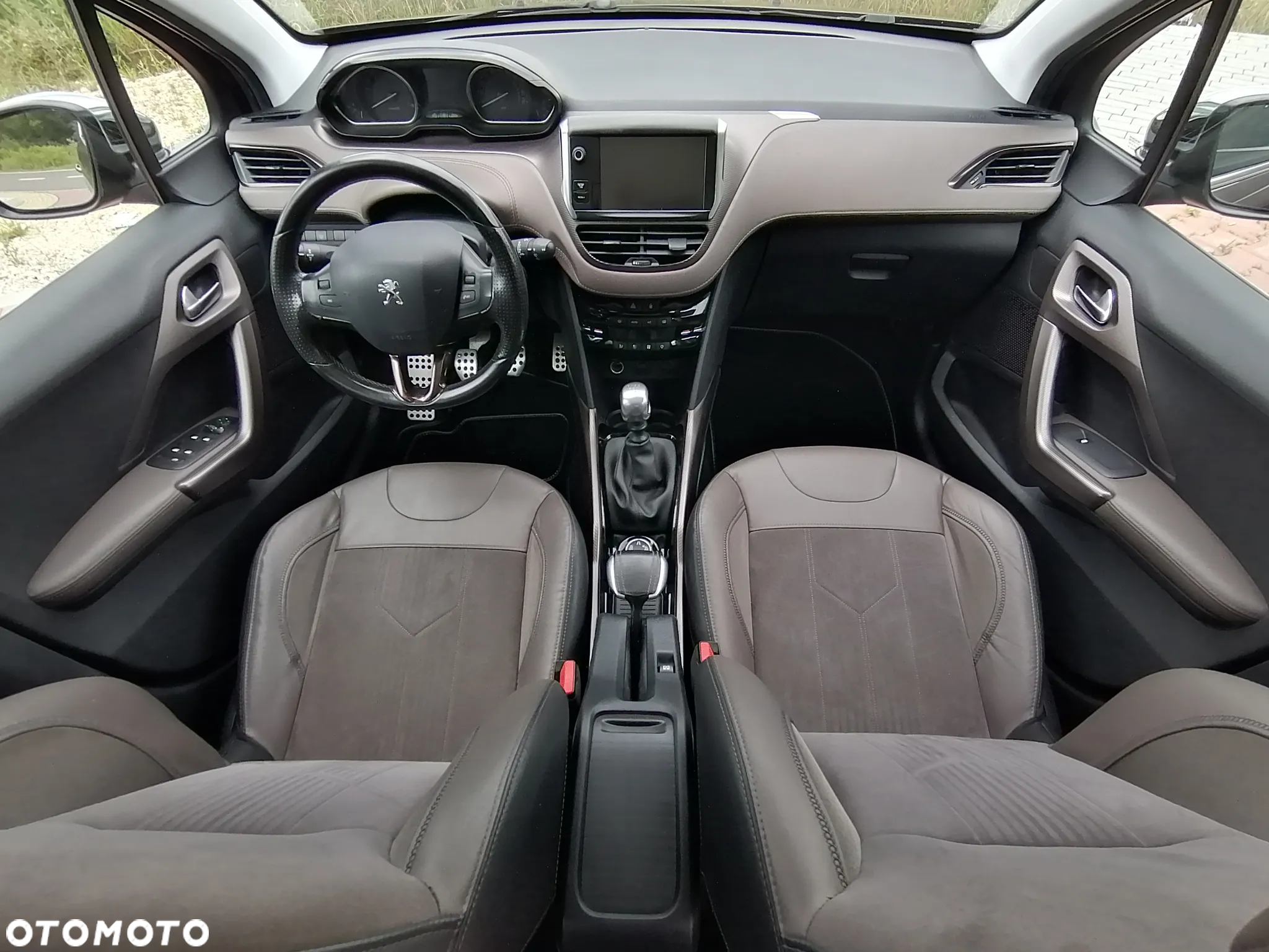 Peugeot 2008 1.6 e-HDi Allure S&S - 13