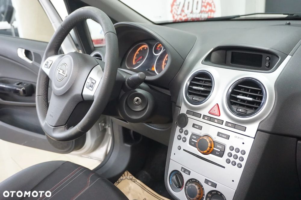 Opel Corsa 1.2 16V Cosmo - 19