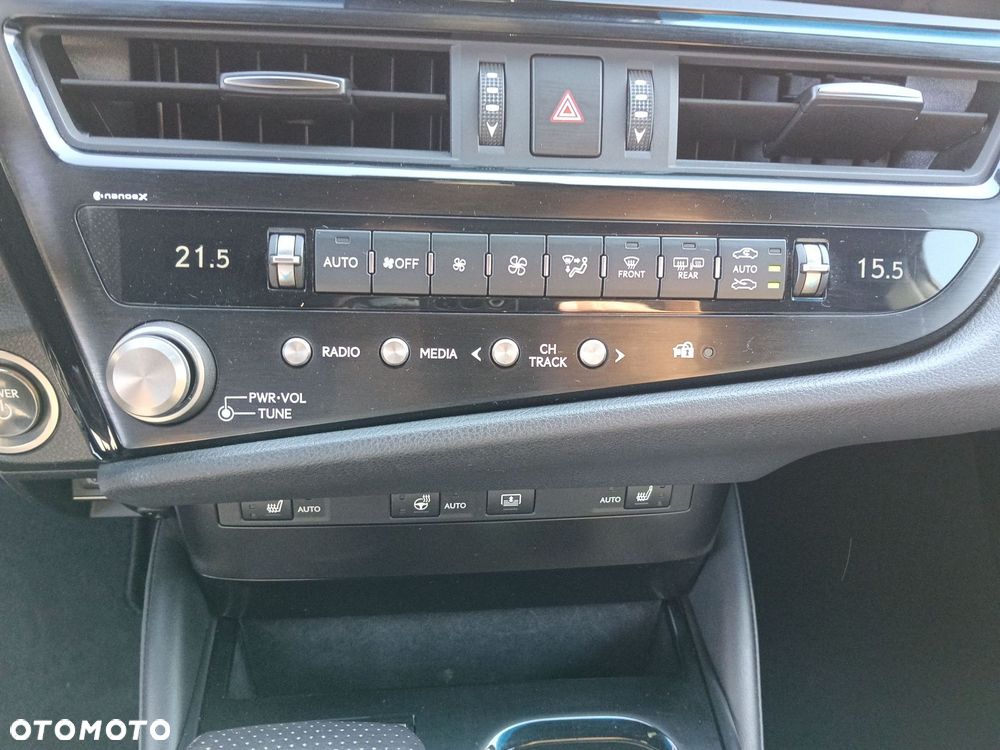 Lexus ES 300h F Sport Edition - 21