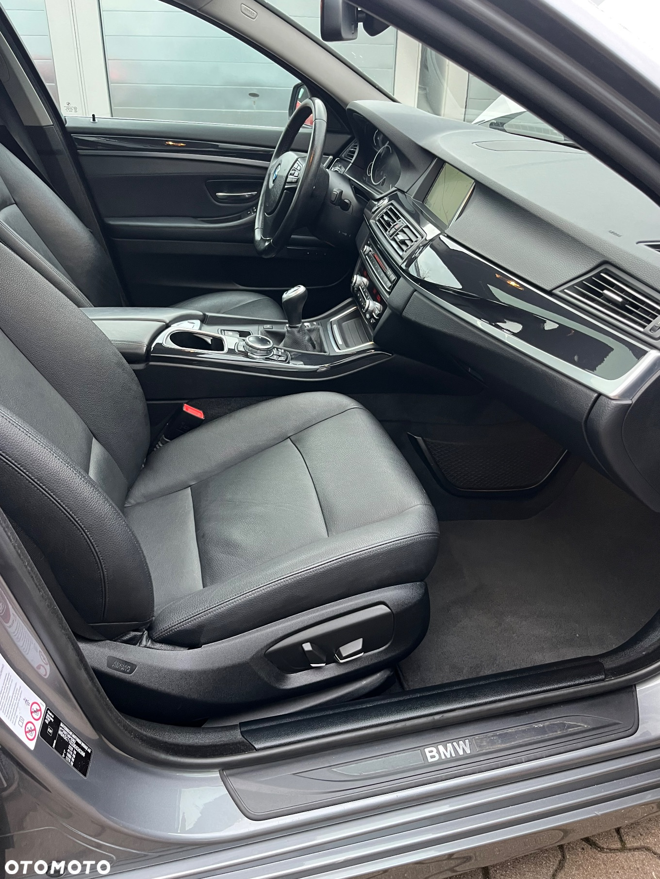 BMW Seria 5 520d Sport Line - 35