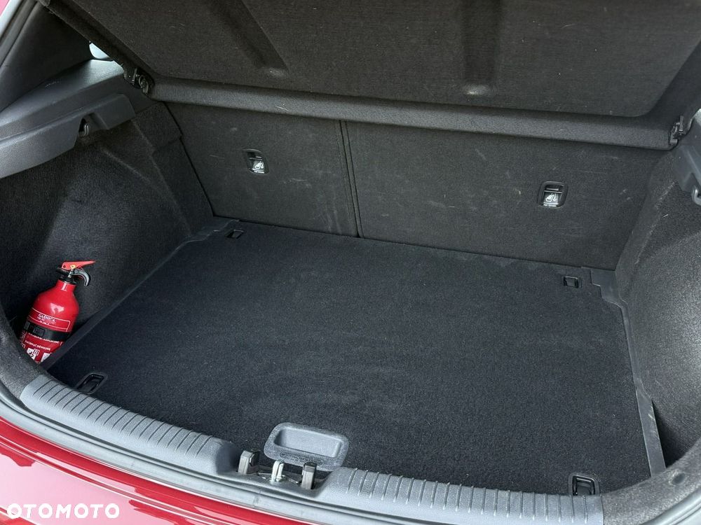 Hyundai i30 1.5 DPI Classic + - 33