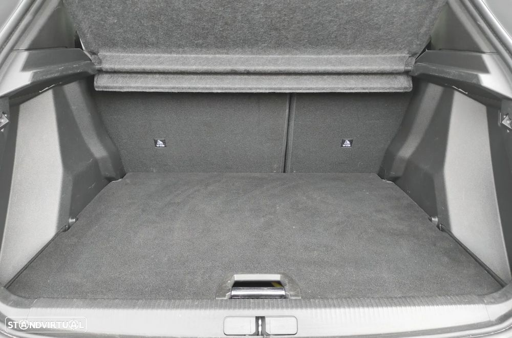 Peugeot e-2008 GT - 44