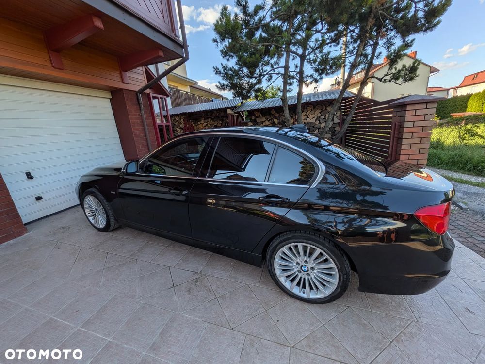 BMW Seria 3 328i Luxury Line - 12