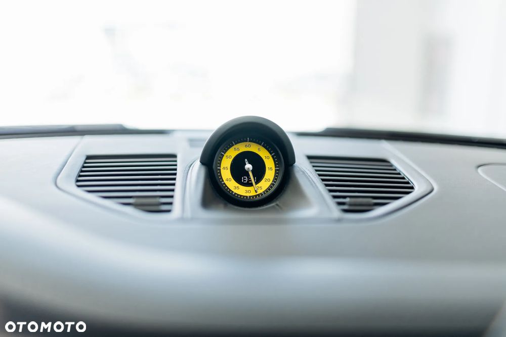 Porsche 911 GT3 Touring PDK - 33