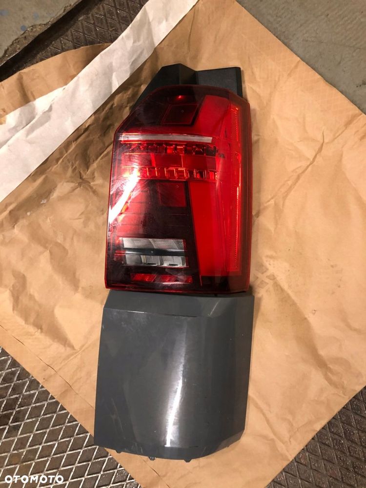 VW T6.1 MULTIVAN LIFT LAMPA TYLNA PRAWA 7LA945208B - 1