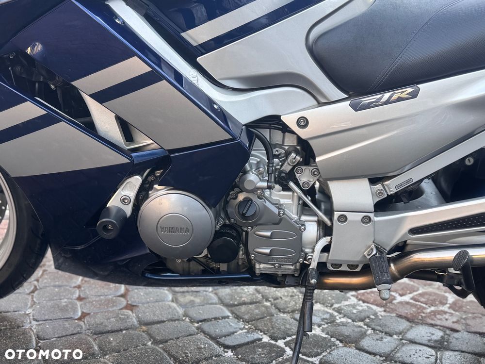 Yamaha FJR - 16