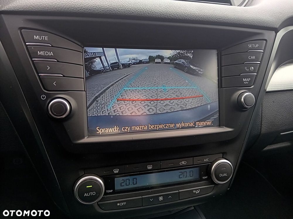 Toyota Avensis 2.0 D-4D Premium - 16