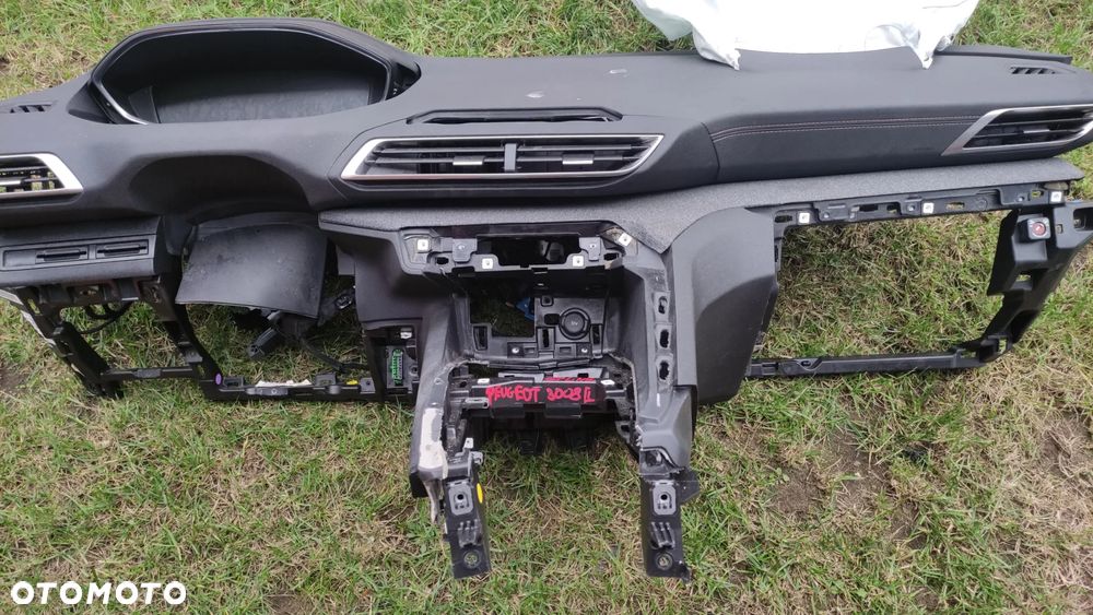 Deska rozdzielcza kokpit Peugeot 3008 II GT LINE - 11