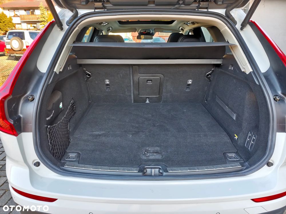 Volvo XC 60 T8 AWD Recharge Geartronic RDesign Expression - 21