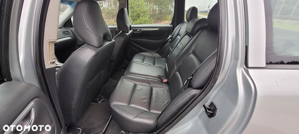 Volvo V70 D5 AWD Summum - 11