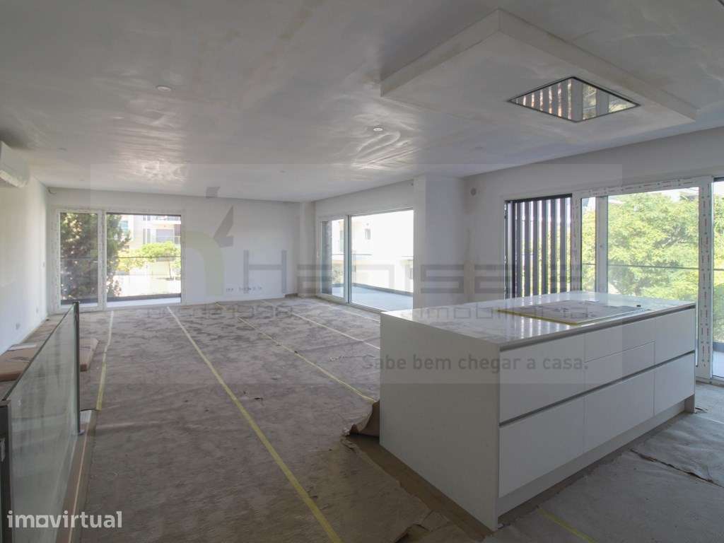 Duplex com grande varanda a 5 minutos da praia - Grande imagem: 2/33