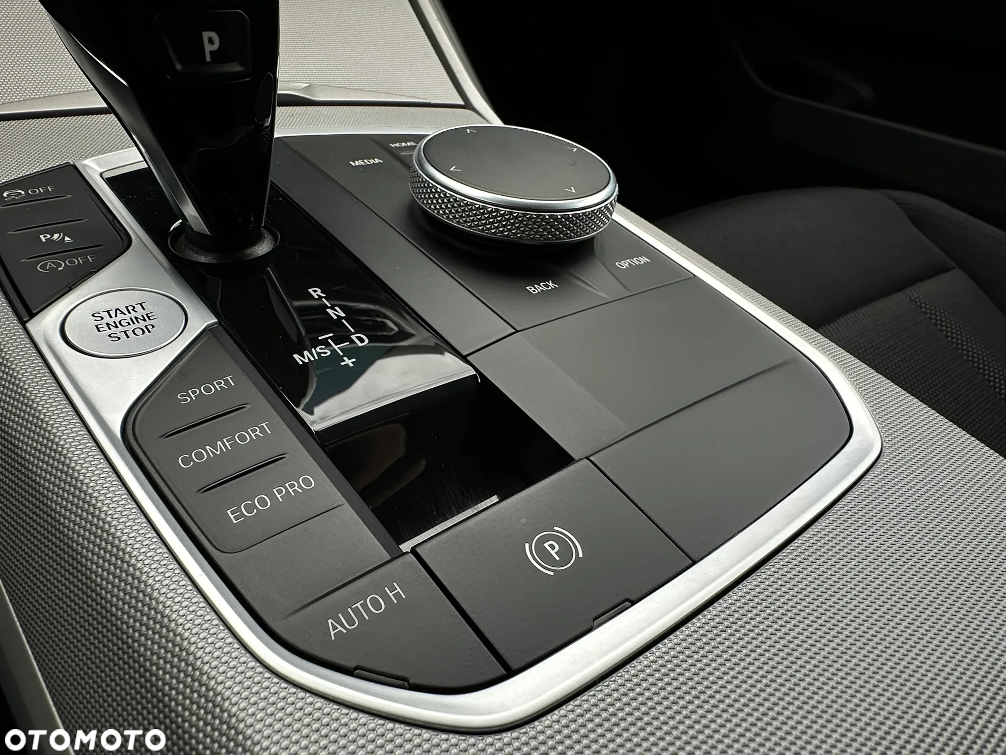 BMW Seria 3 330i Sport - 32
