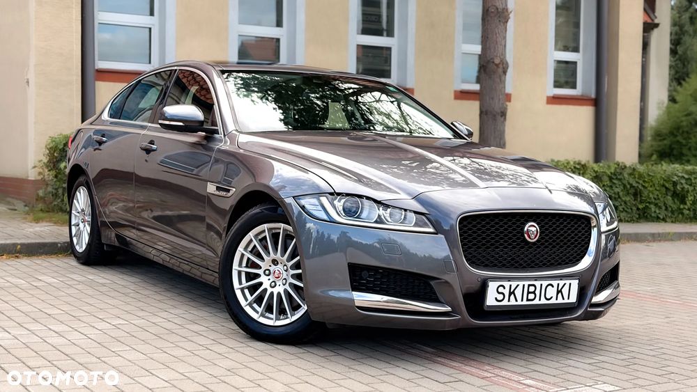 Jaguar XF 20d Prestige - 12