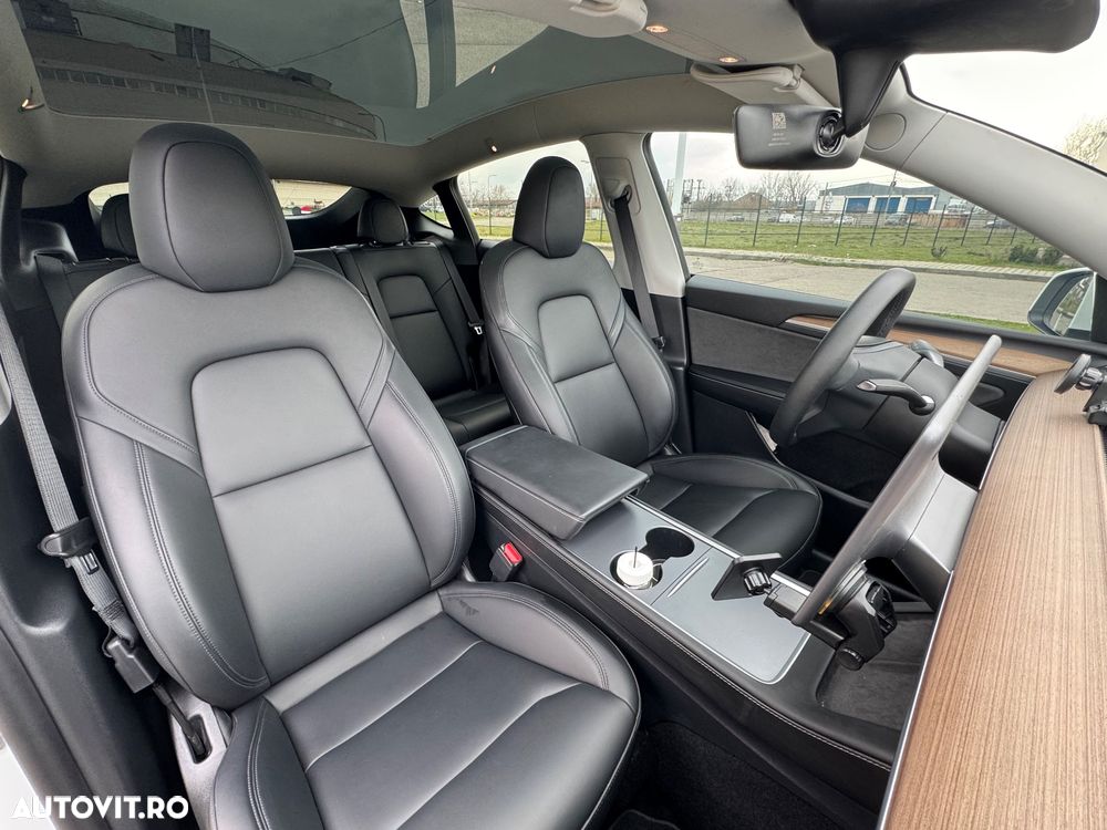 Tesla Model Y - 19