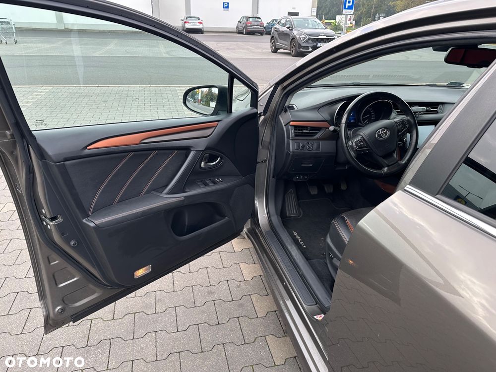 Toyota Avensis 1.8 Premium - 19