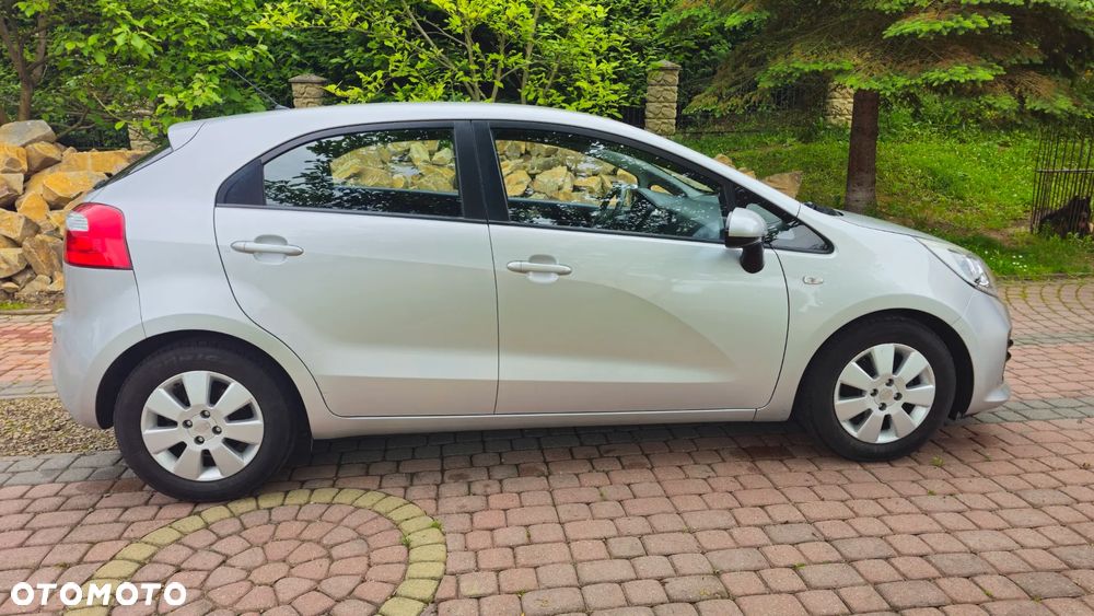 Kia Rio 1.2 L - 8
