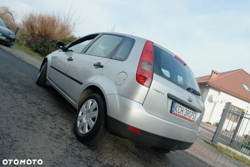 Ford Fiesta 1.4 Ambiente - 28