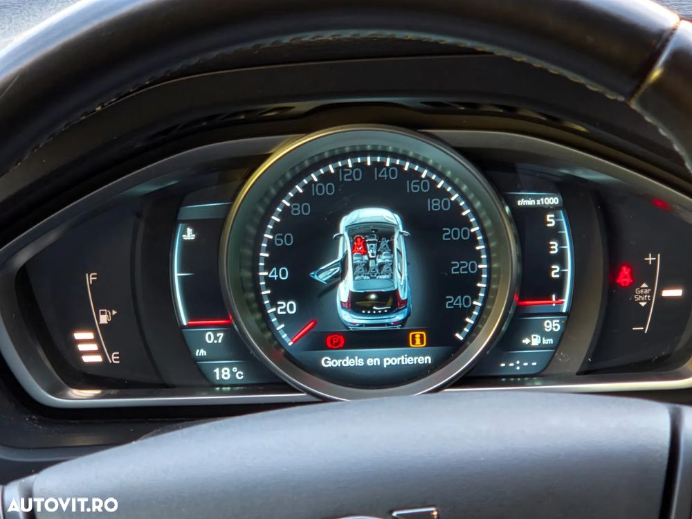 Volvo V40 D2 Kinetic - 16