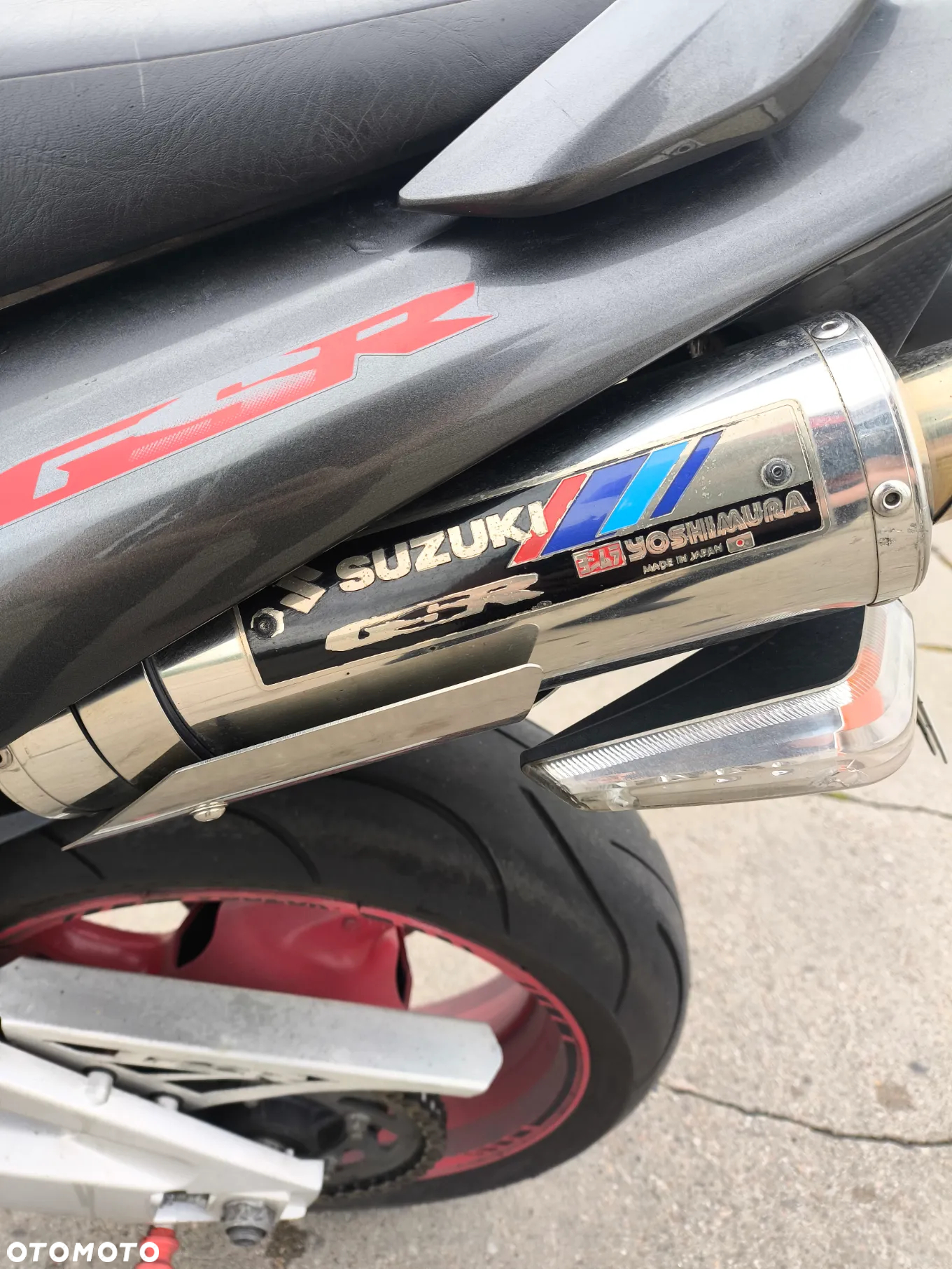 Suzuki GSR - 11