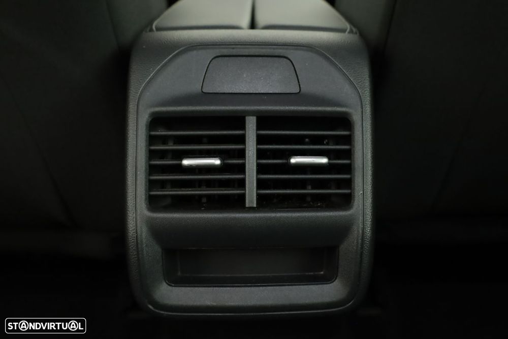 VW Passat Variant 1.5 TSI eHybrid DSG - 23