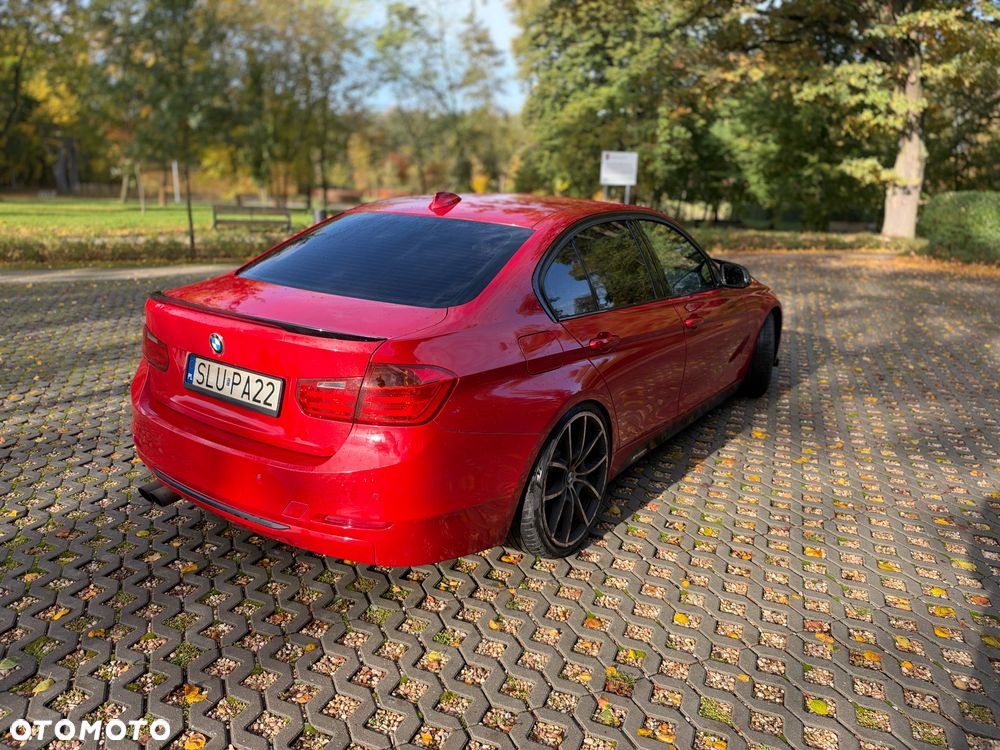 BMW 3 Series 2011 photo 3
