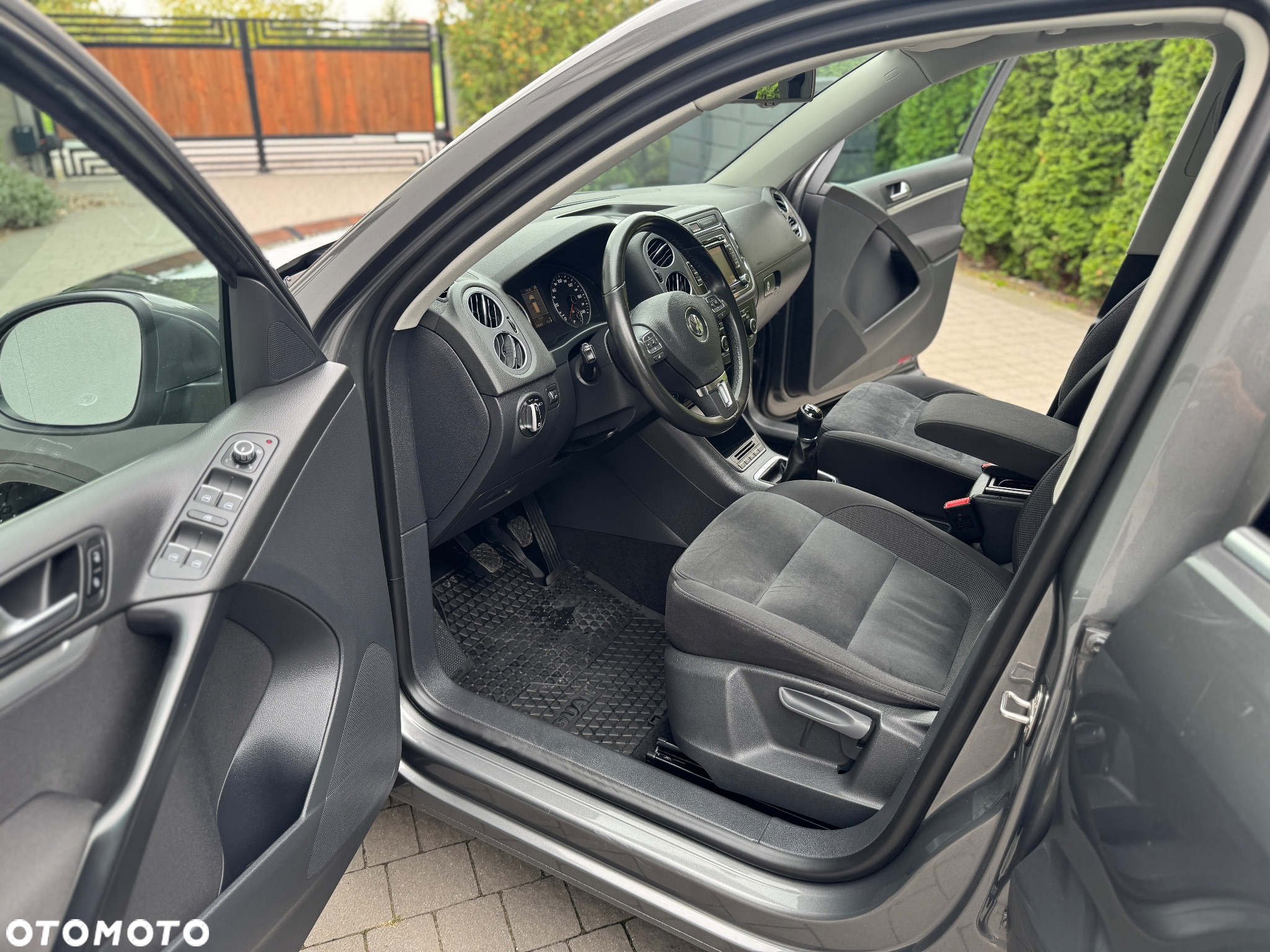 Volkswagen Tiguan 2.0 TDI DPF 4Motion BlueMotion Technology Lounge Sport & Style - 5