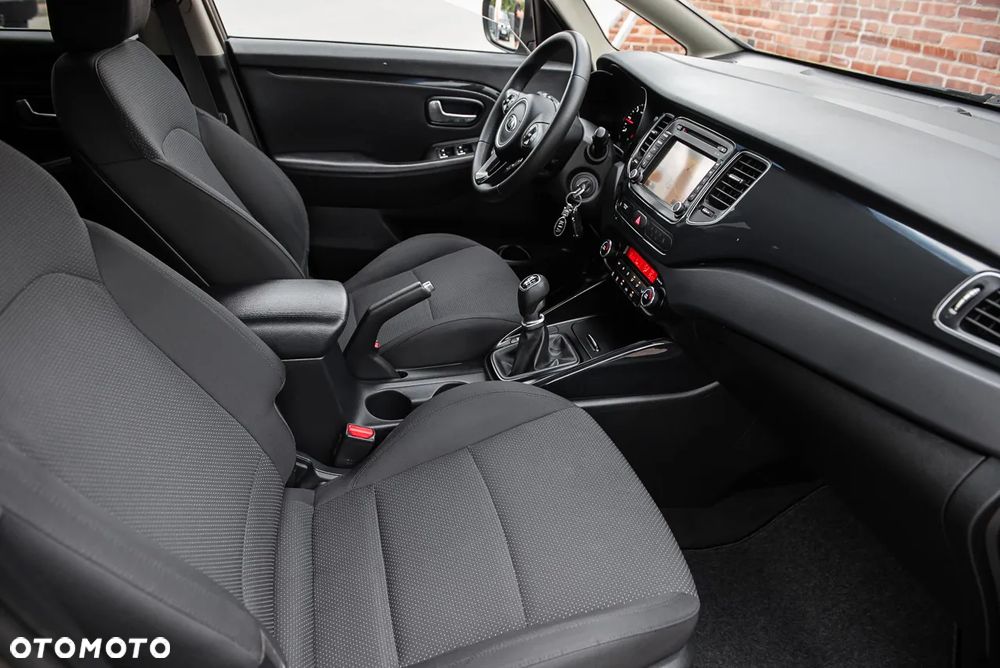 Kia Carens 1.7 CRDi 115 ISG UEFA EURO 2016 - 32