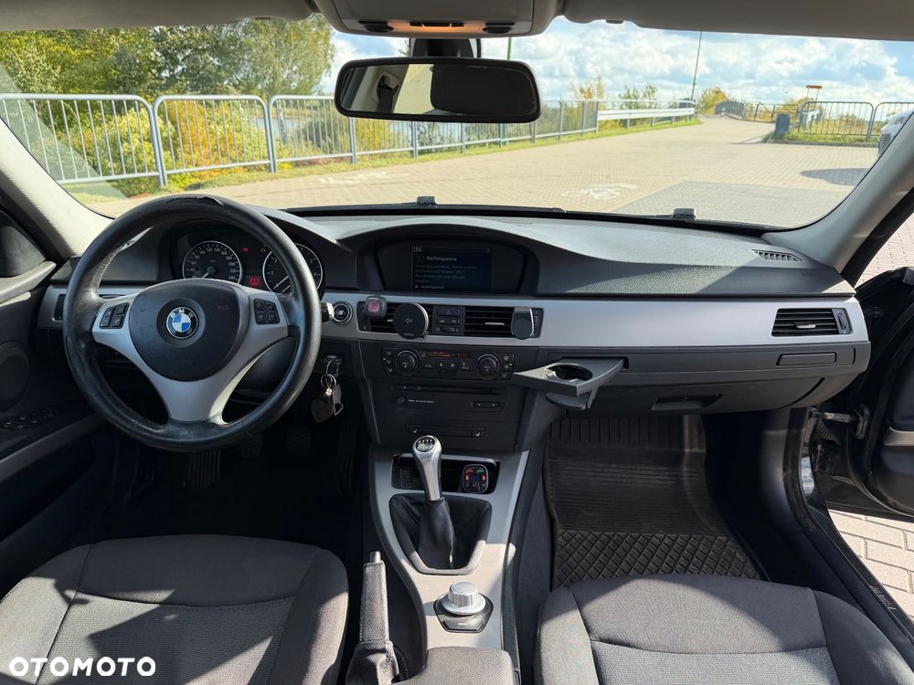 BMW Seria 3 320i - 16