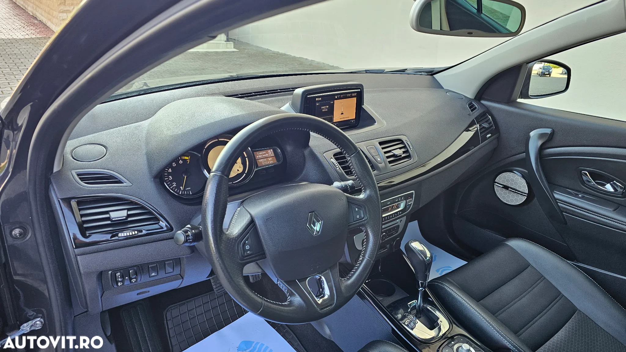 Renault Megane ENERGY TCe 130 EDC BOSE EDITION - 20