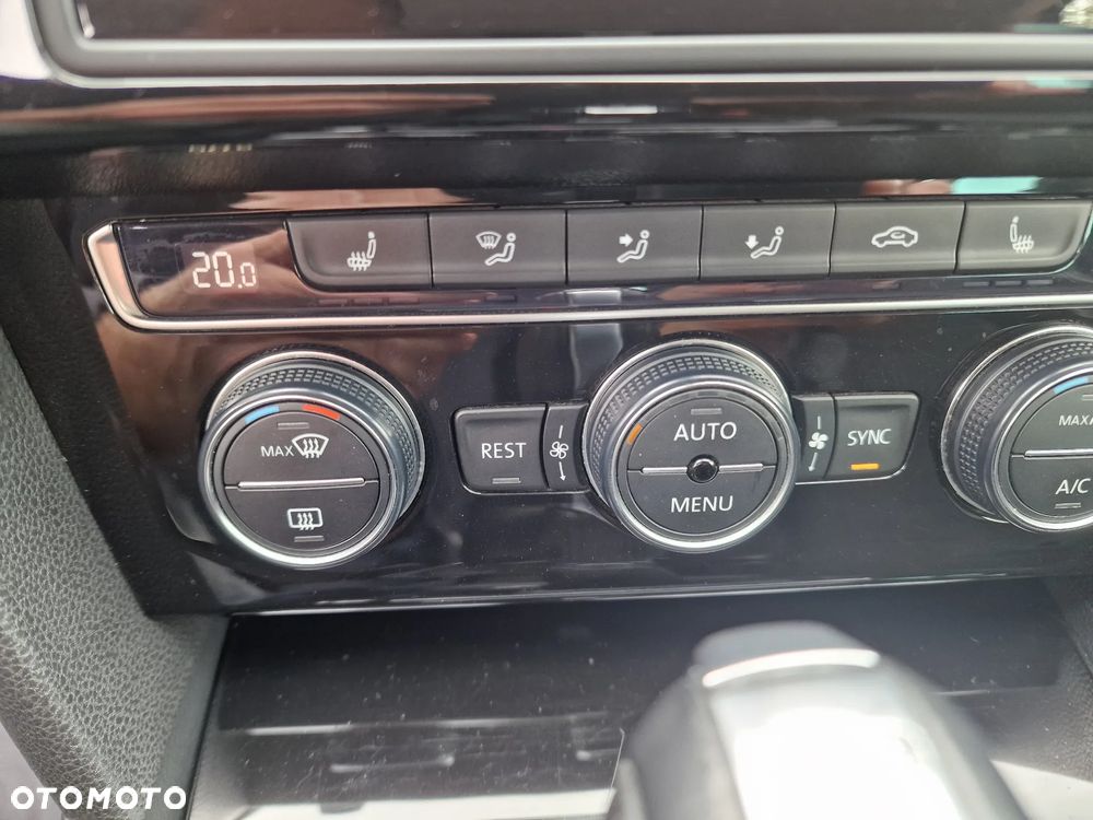 Volkswagen Passat - 17