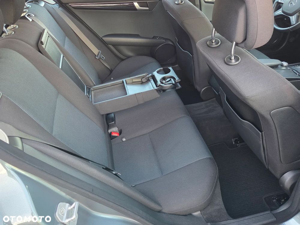 Mercedes-Benz Klasa C 180 BlueEFFICIENCY 7G-TRONIC Elegance - 25