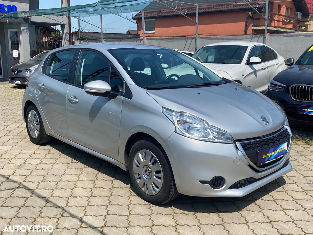 Peugeot 208 - 1