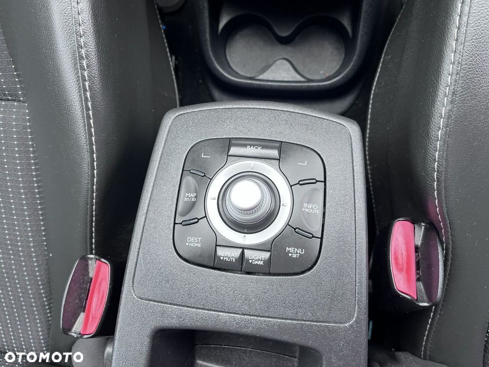 Renault Grand Scenic - 21
