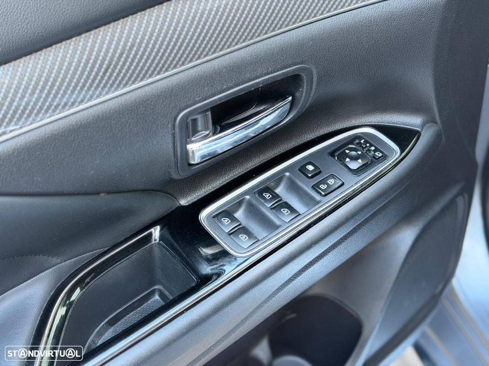 Mitsubishi Outlander - 6