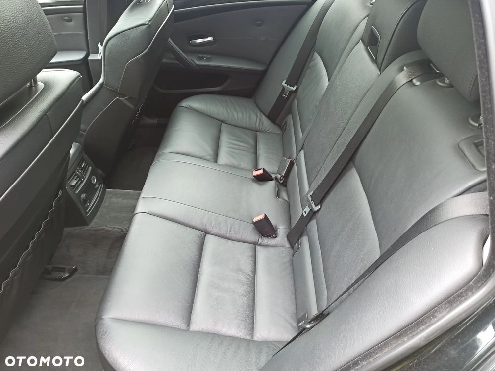 BMW Seria 5 525d Touring Edition Exclusive - 33