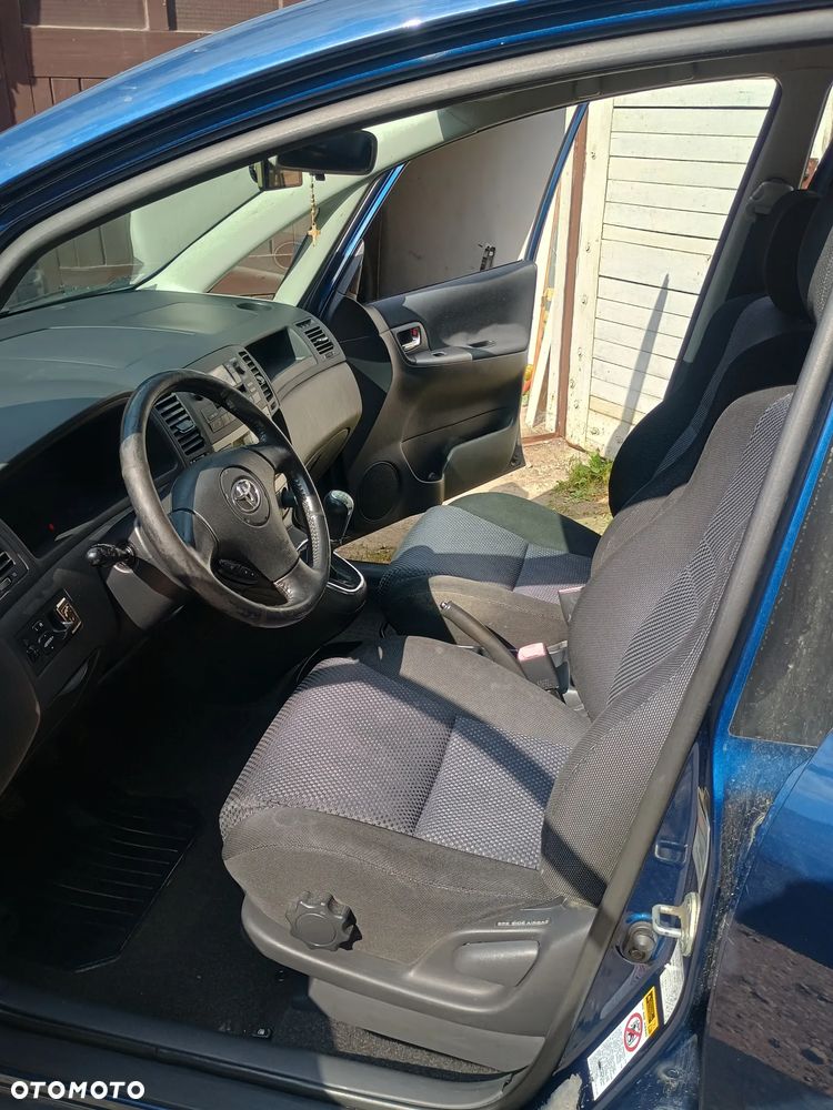 Toyota Corolla Verso 2.0 D-4D - 9