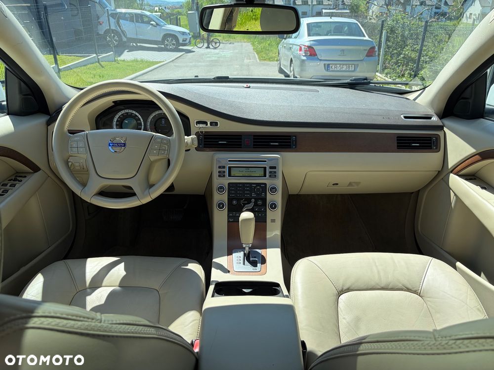 Volvo XC 70 - 24
