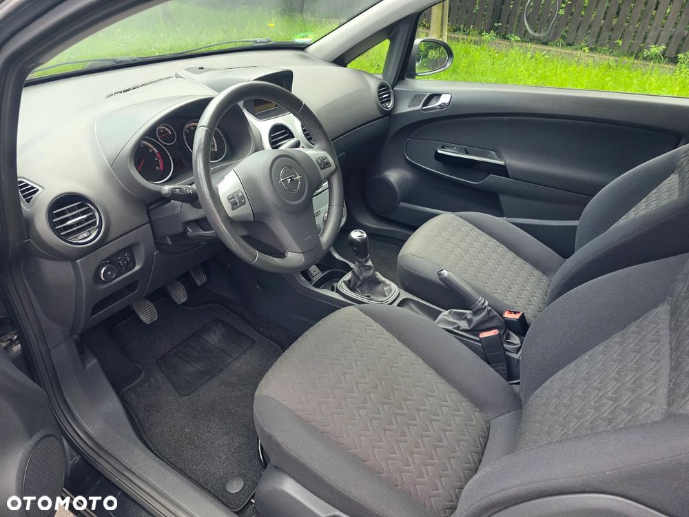 Opel Corsa 1.2 16V Edition / Active - 12