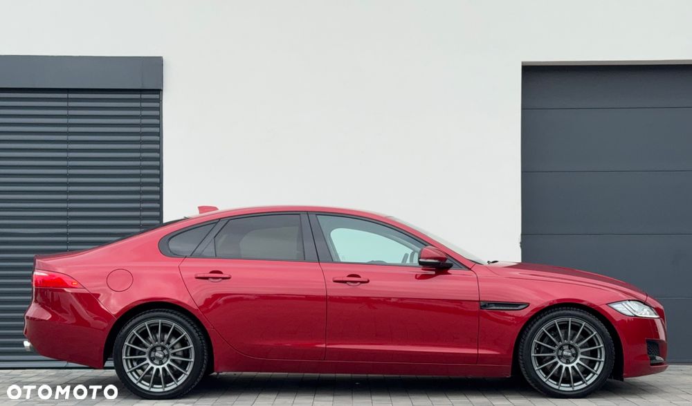 Jaguar XF 30d Portfolio - 3