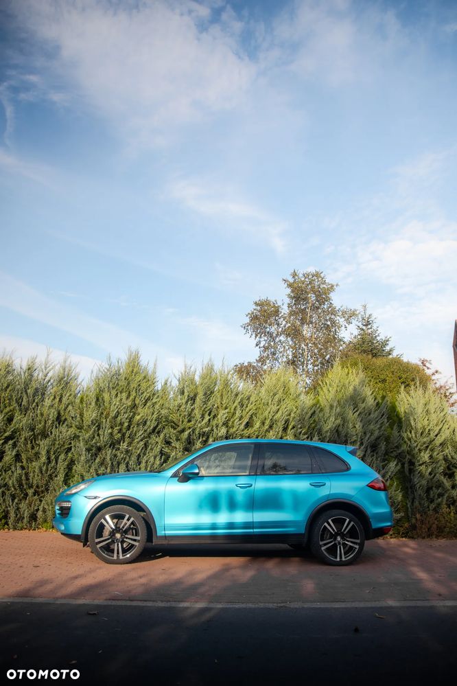 Porsche Cayenne 2011 photo 2