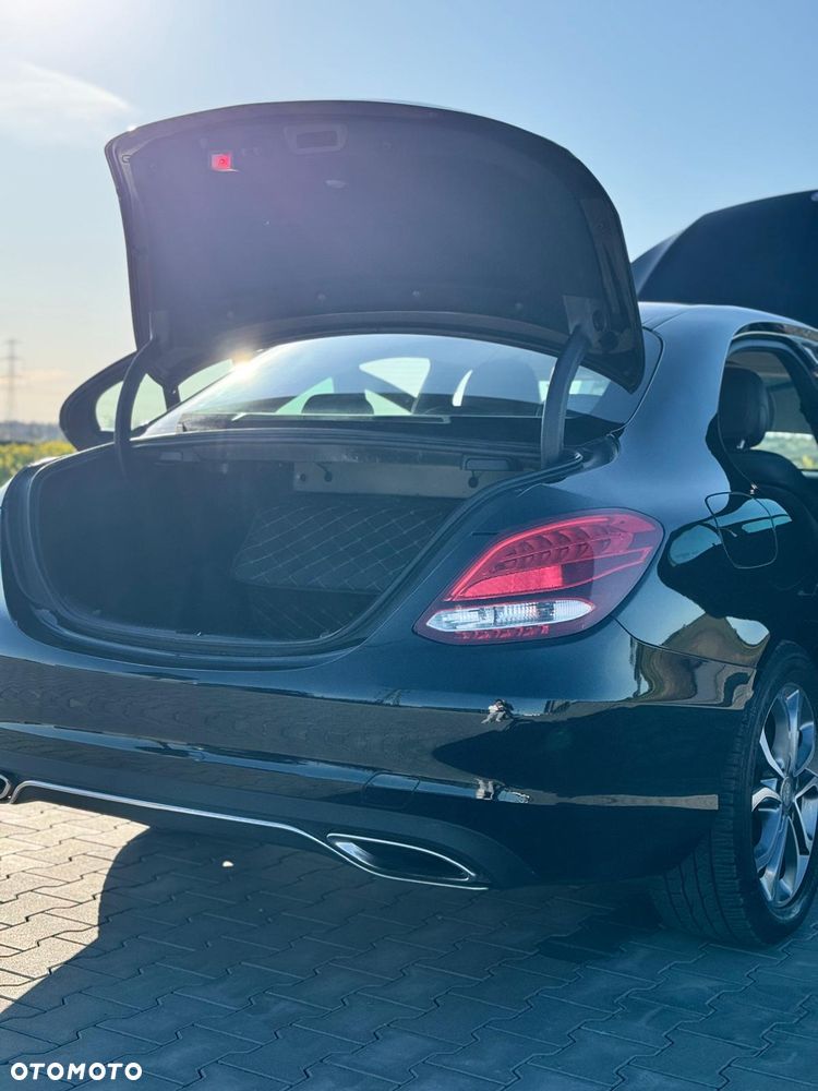 Mercedes-Benz Klasa C 300 7G-TRONIC AMG Line - 4
