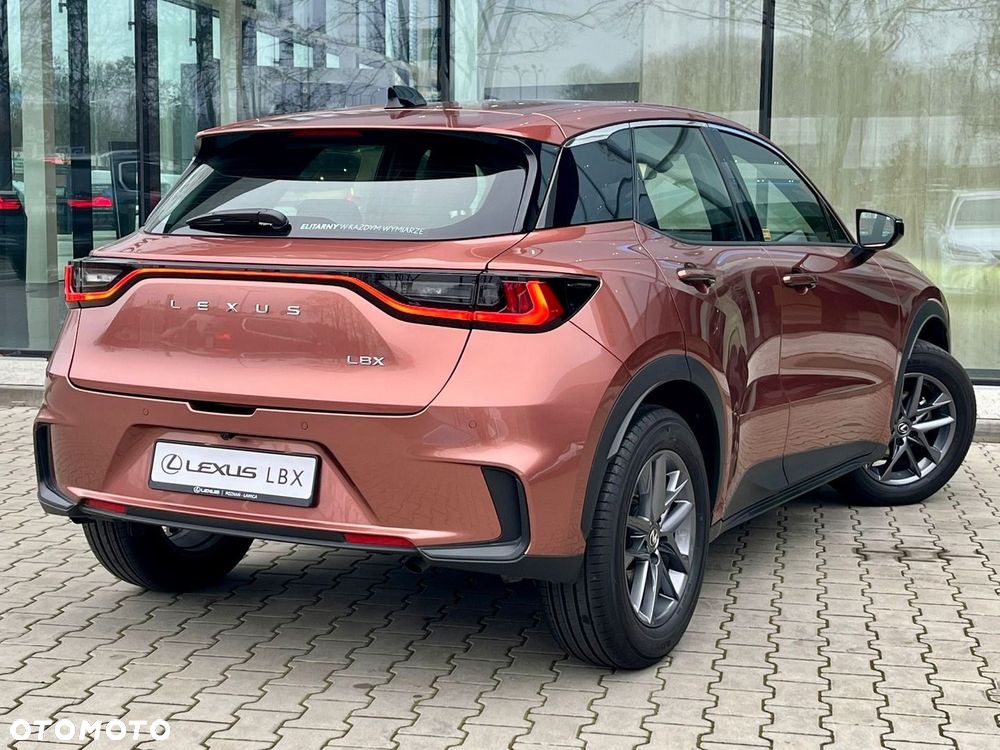 Lexus LBX 1.5 Hybrid - 12