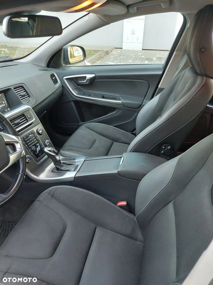 Volvo V60 T4 Momentum - 17