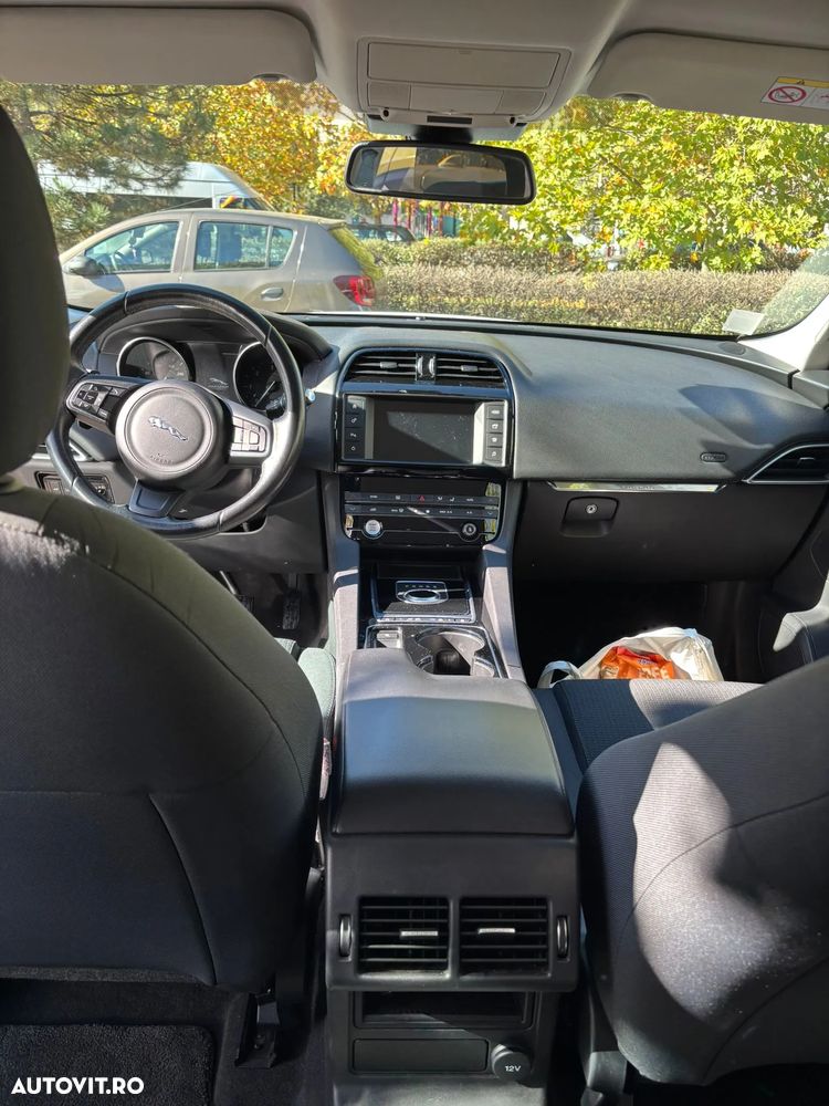 Jaguar F-Pace - 8