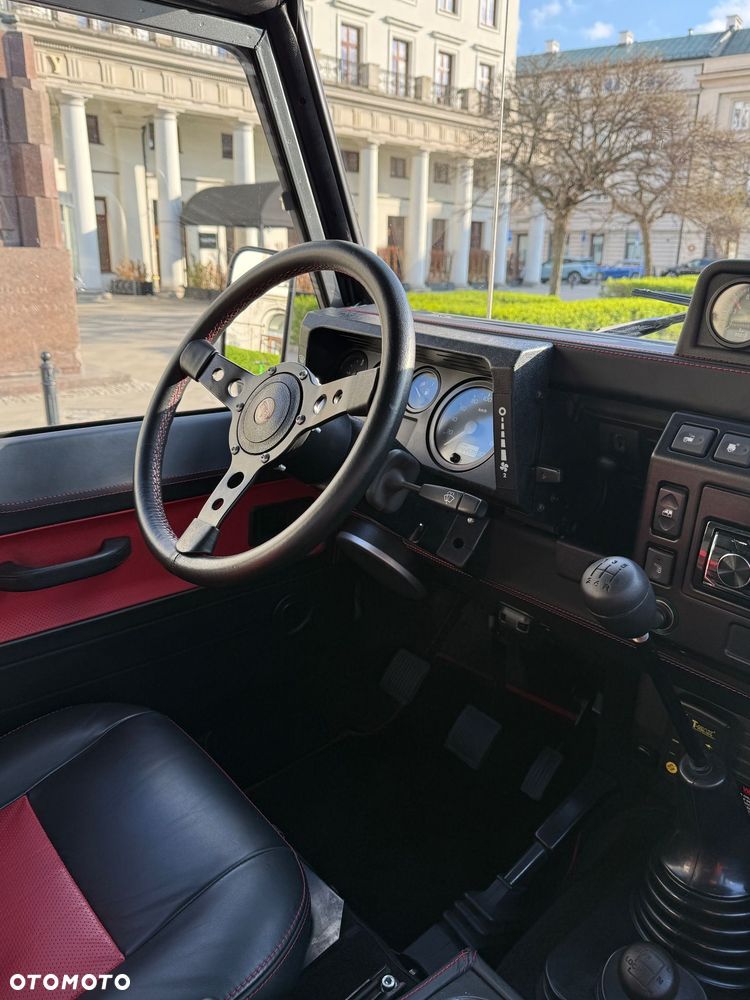 Land Rover Defender - 13