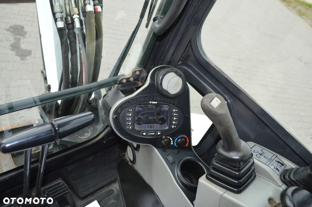 Bobcat E35 - 13