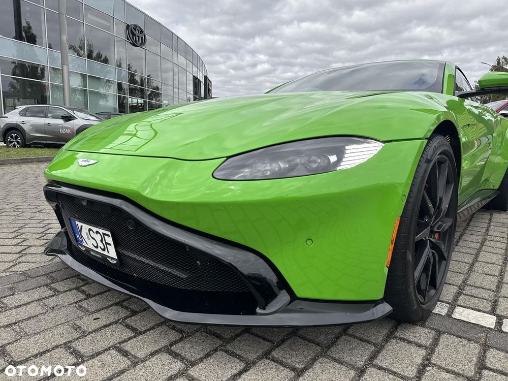 Aston Martin V8 - 9