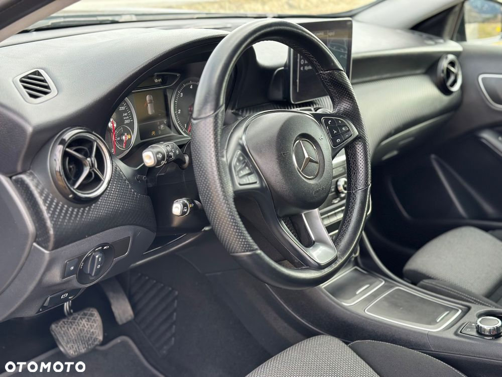 Mercedes-Benz GLA 220 d 4-Matic Style - 26
