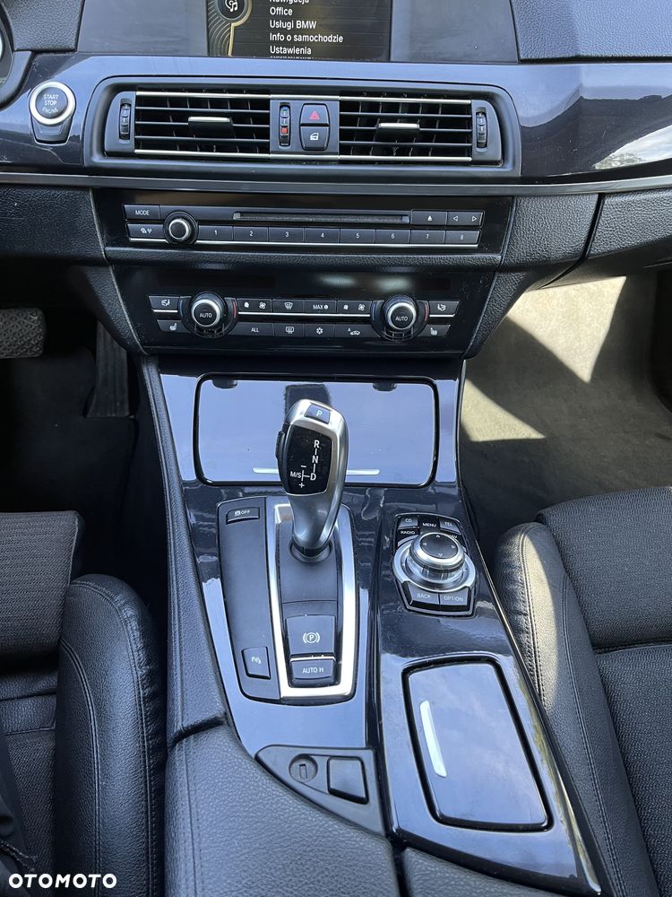 BMW Seria 5 523i - 23